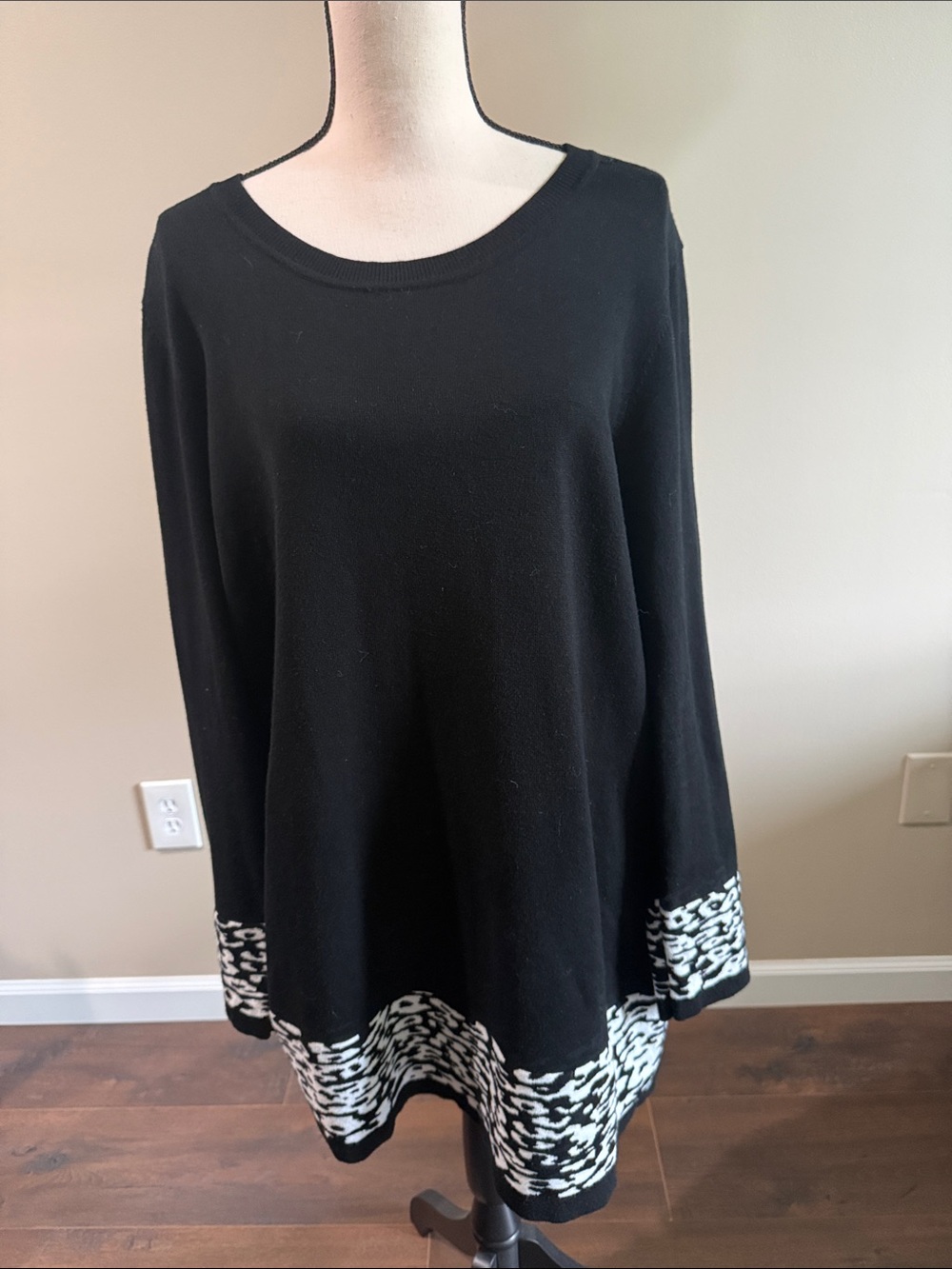 NY Collection Plus Size Black Scoop Neck Sweater with White Patterned Hem Sz 2X